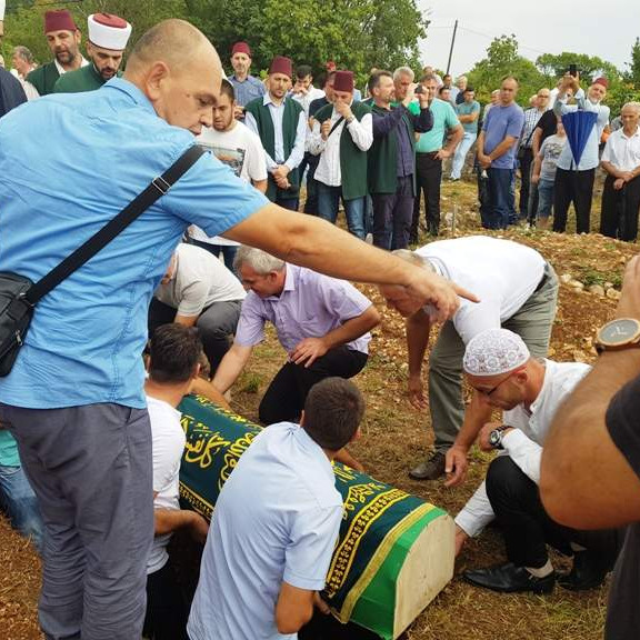 Hiljade vjernika iz BiH oprostilo se od novinarskog barda Enesa Ratkušića
