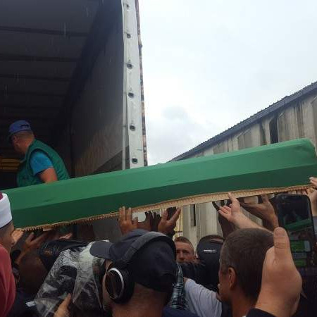 Konvoj sa tabutima stigao u Potočare 