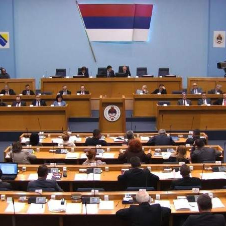 NS RS raspravlja o Izvještaju Komisije za Srebrenicu