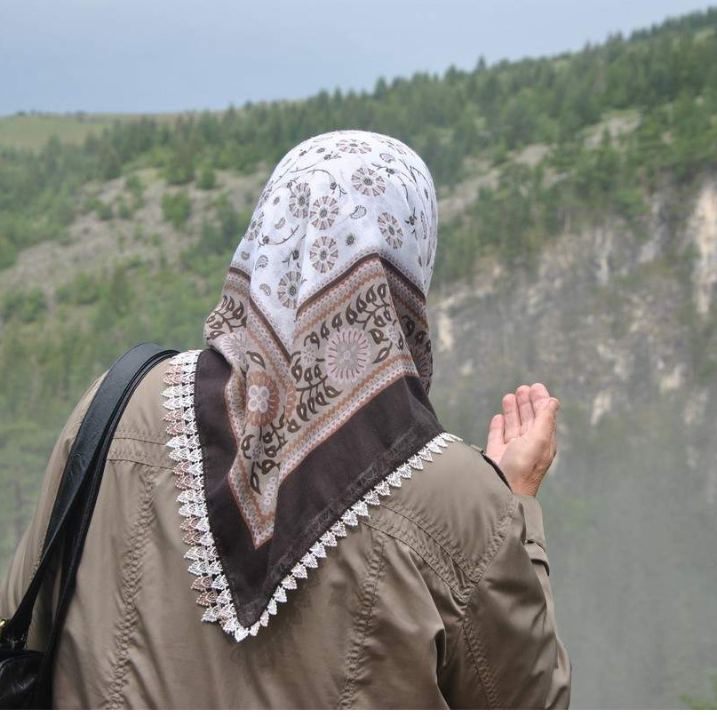 Zločin na Korićanskim stijenama: Komemoracija za 224 ubijene žrtve