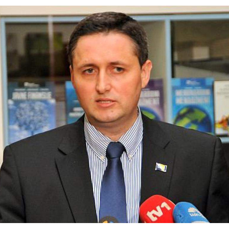 'Čovića neko treba obavijestiti da je treći entitet  odselio u Njemačku'