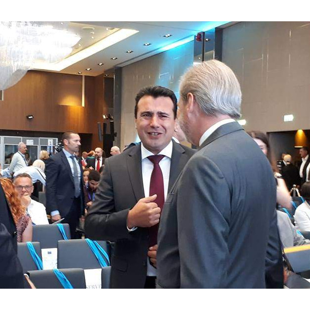Hahn: Veliki dan za demokratiju u Makedoniji