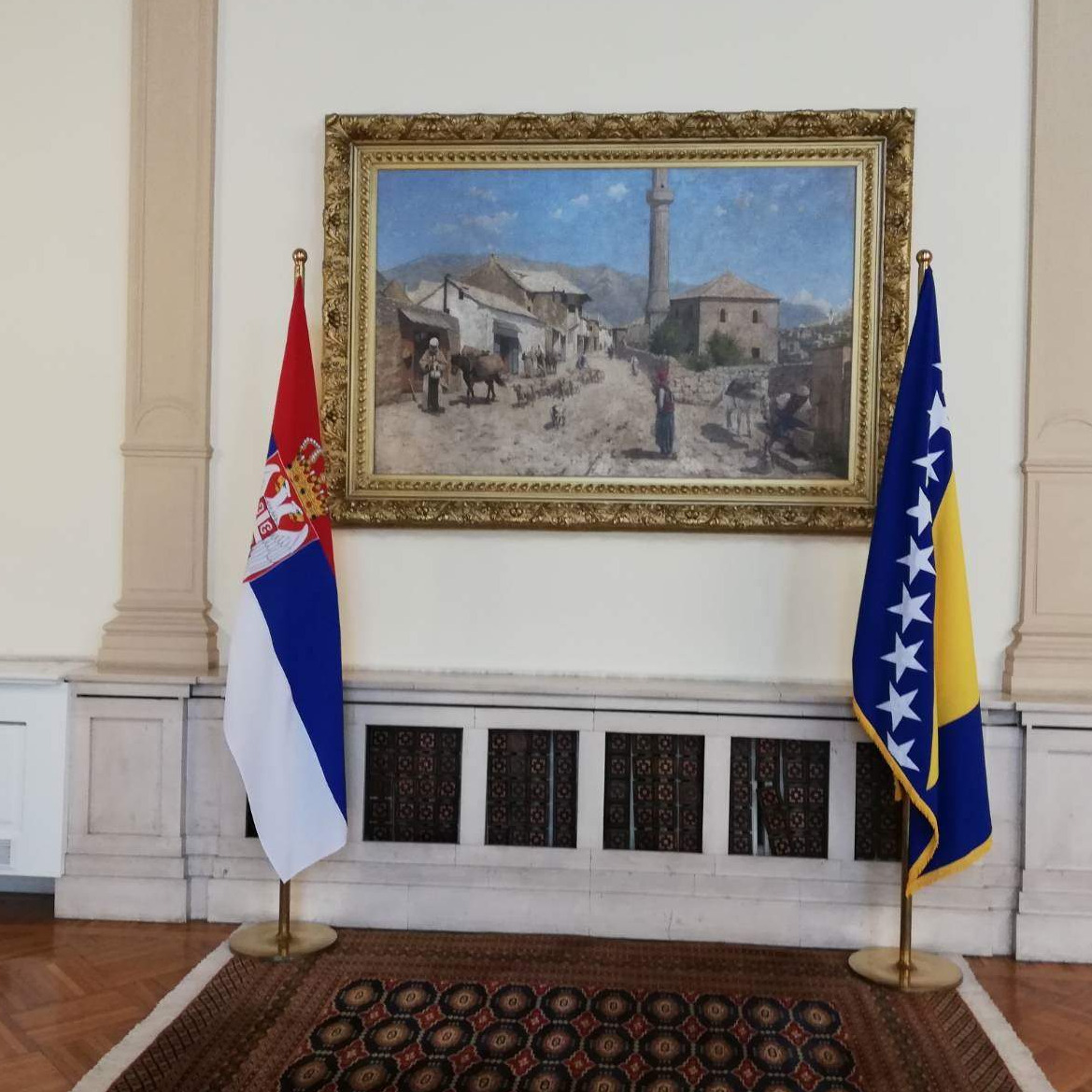 Komšić i Džaferović traže krivičnu odgovornost zbog postavljanja zastave RS u Predsjedništvu BiH