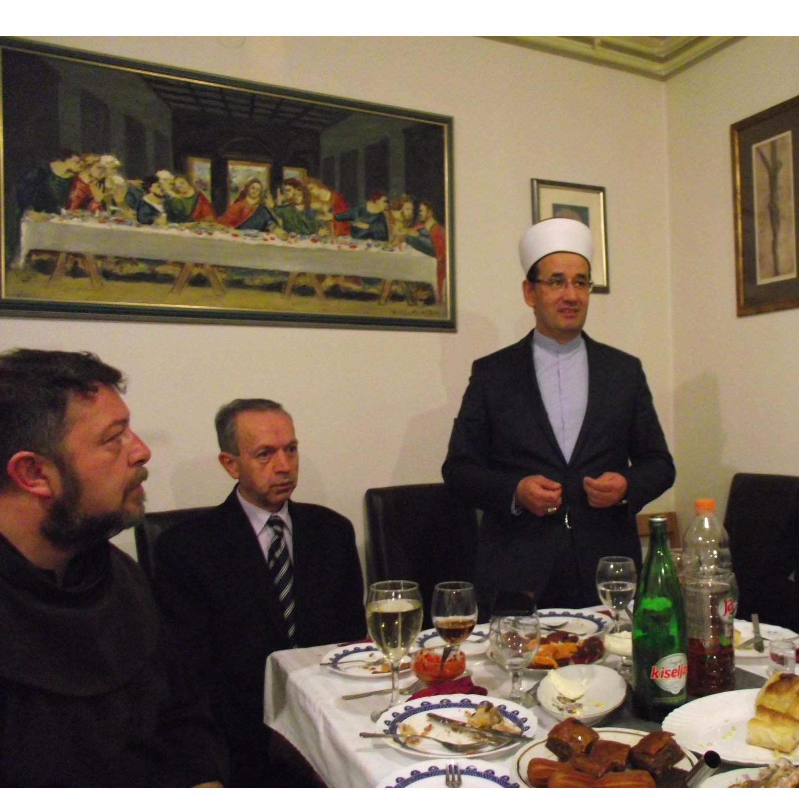 Ovo je Bosna / Imami i fratri okupili političare pa zajedno proslavili Božić!
