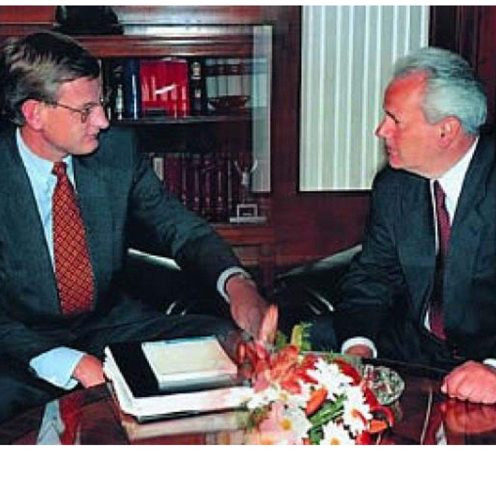 Carl Bildt – čovjek koji na duši ima Srebrenicu
