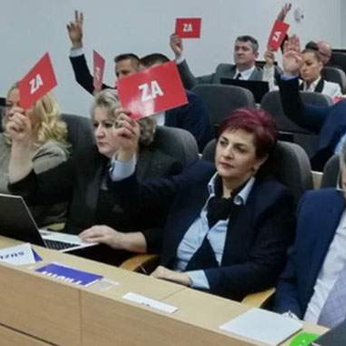 Suze djeda Ivice... / Haram vam bilo!