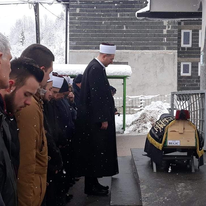 Klanjana dženaza ubijenom policajcu Mahiru Begiću