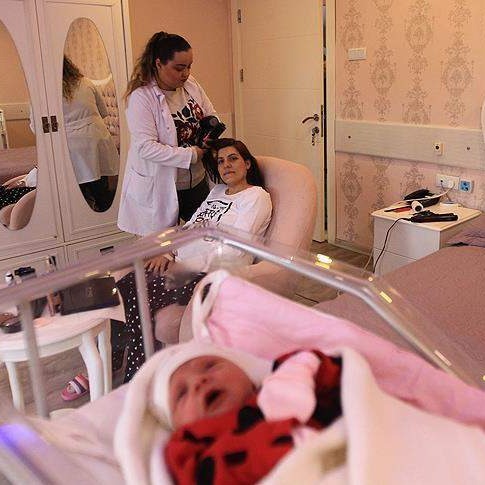 Turska: Buduće majke se porađaju u džakuziju