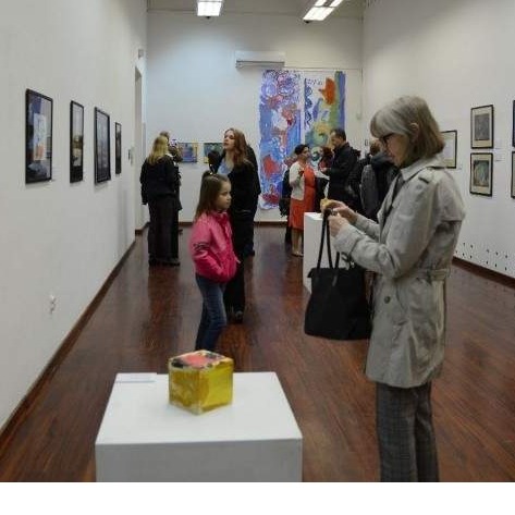 Izložba ‘Plavi artizam’ otvorena u Umjetničkoj galeriji BiH