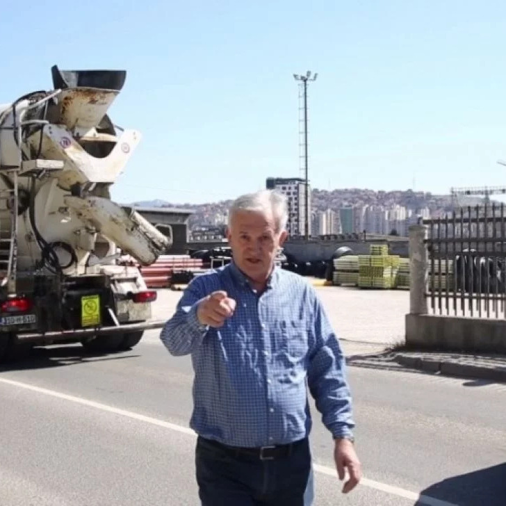 Visoki funkcioner SDA fizički napao kamermana, ovaj sve snimio