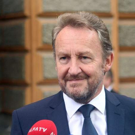 Bakir Izetbegović komentarisao napad Huse Ćesira na novinara