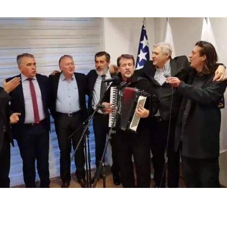 Mostarski komandanti zapjevali "Zdravo, ma gdje bili, heroji Mostara" (Video)