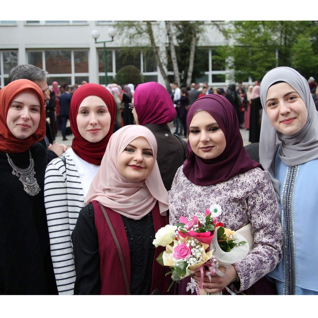 Maturanti Behram-begove medrese svečano prodefilovali ulicama Tuzle (FOTO)