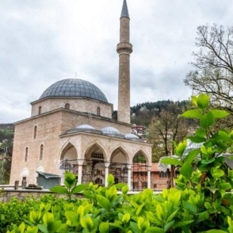 Ustala iz pepela | Prvi ezan sa Aladža džamije nakon 27 godina