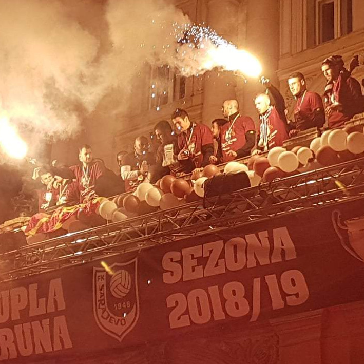 Dupla kruna: Spektakularno slavlje na ulicama Sarajeva
