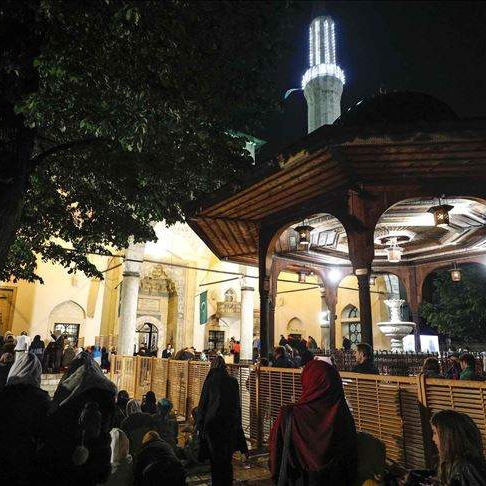 Muslimani obilježili Lejletu-l-kadr: Noć vrednija od hiljadu mjeseci