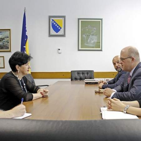 Borovac i Moore osudili prijetnje smrću novinaru Bursaću i napad u Kiseljaku