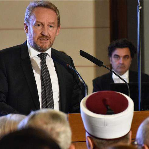 Izetbegović: Srbija će morati da prizna genocid ako želi u EU 