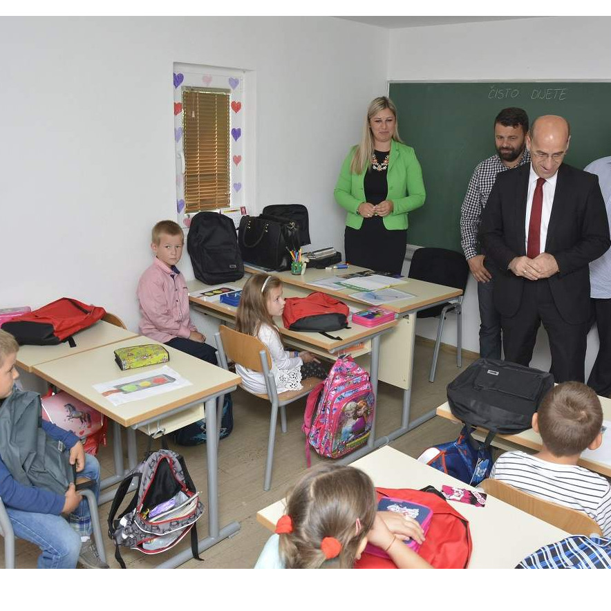 HISTORIJSKA PRESUDA |Bosanski jezik uvršten u nacionalnu grupu predmeta u RS-u