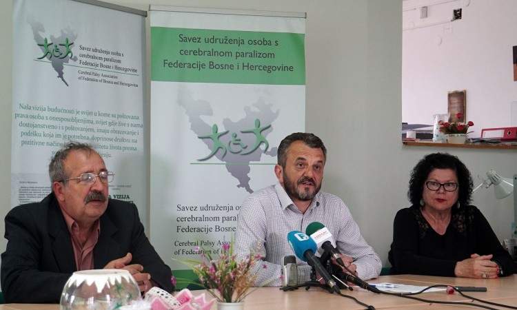 Edukacijom o znakovnom jeziku protiv komunikacijskih barijera 