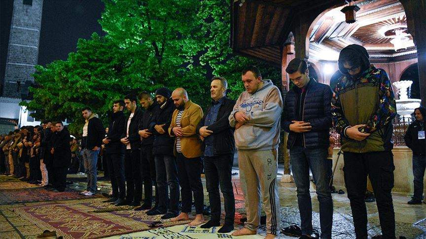 Muslimani u BiH i regiji klanjali prvi teravih-namaz nastupajućeg ramazana