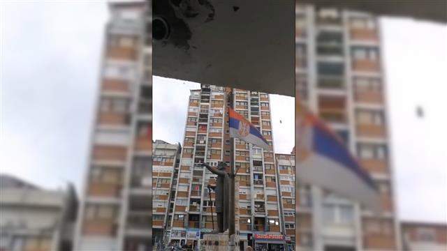 2805_km_sirene.jpg - DRAMA NA KOSOVU Srbi postavili barikade, ranjen kosovski policajac, Vučić diže vojsku