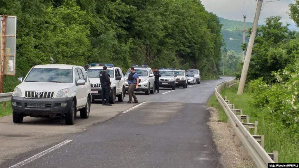 1661BC8B-07D7-4D02-A11A-EBD09CFF66F3_w1023_r1_s.jpg - DRAMA NA KOSOVU Srbi postavili barikade, ranjen kosovski policajac, Vučić diže vojsku