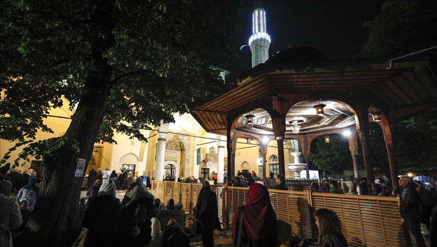 Muslimani obilježili Lejletu-l-kadr: Noć vrednija od hiljadu mjeseci