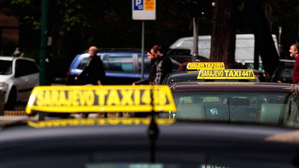 Sarajevo Taxi | Kazna za vozača koji je iz vozila izbacio autistično dijete