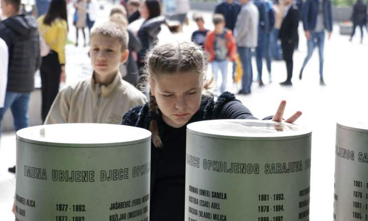 Memorijalna šetnja Mreže mladih Muftijstva sarajevskog povodom Dana šehida