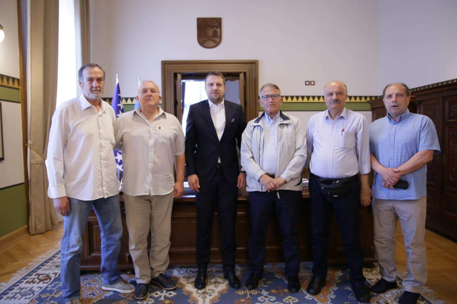 Gradonačelnik Skaka sa generalima: Vi zaslužujete svu našu podršku