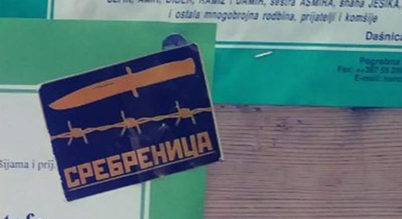 Kome trebaju  Srebrenica i nož na osmrtnicama kod Atik džamije?
