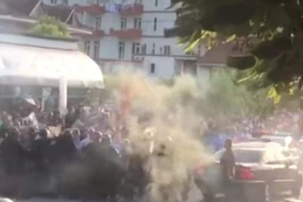 Drama u Albaniji: Kamenovan automobil Edija Rame! (Video)