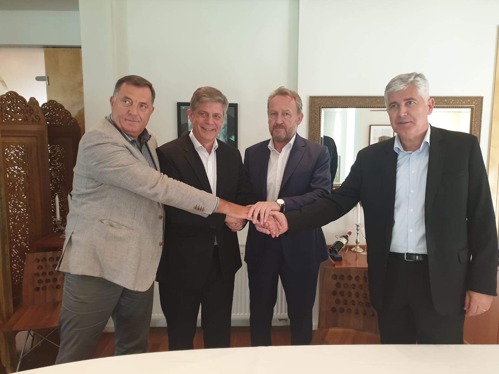 Potpisan sporazum o uspostavi vlasti: Nastavlja se NATO put, VM u roku 30 dana