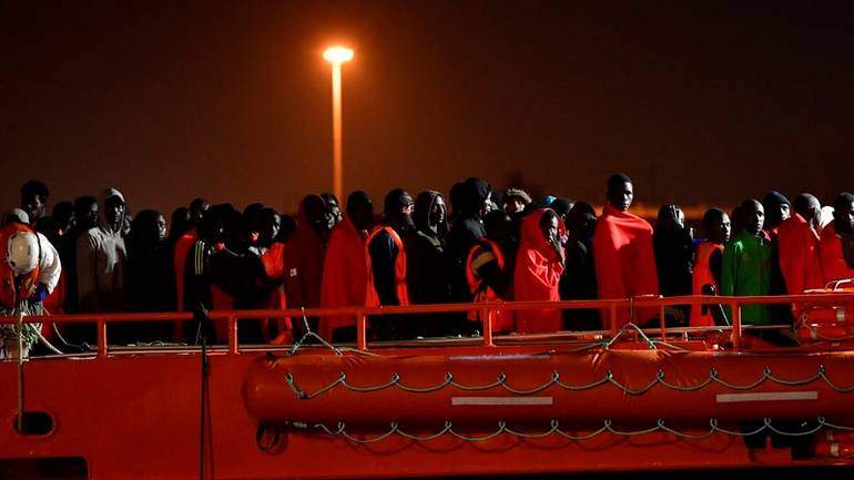 EVROPA UMIRE PRED LICEM FAŠIZMA | Salvini odbija prihvatiti migrante s dva broda
