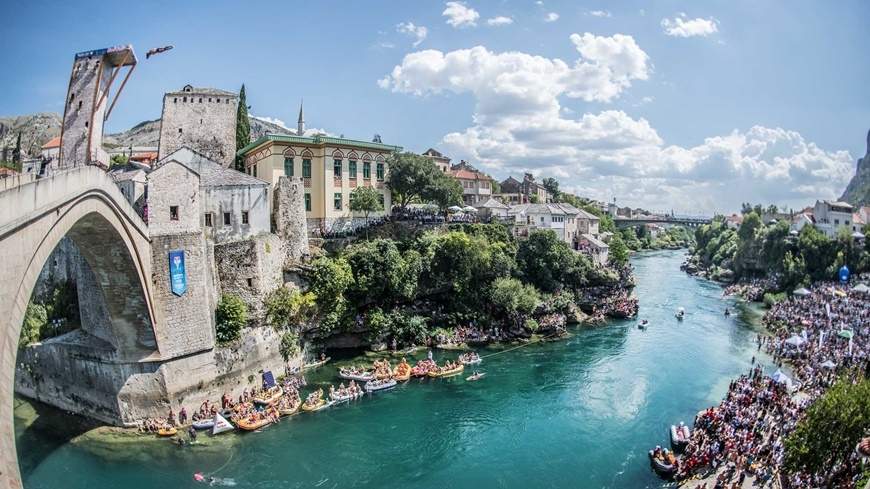 CIJELI SVIJET GLEDA MOSTAR |HomeSPORT Red Bull Cliff Diving - Stižu prvi skakači u grad na Neretvi