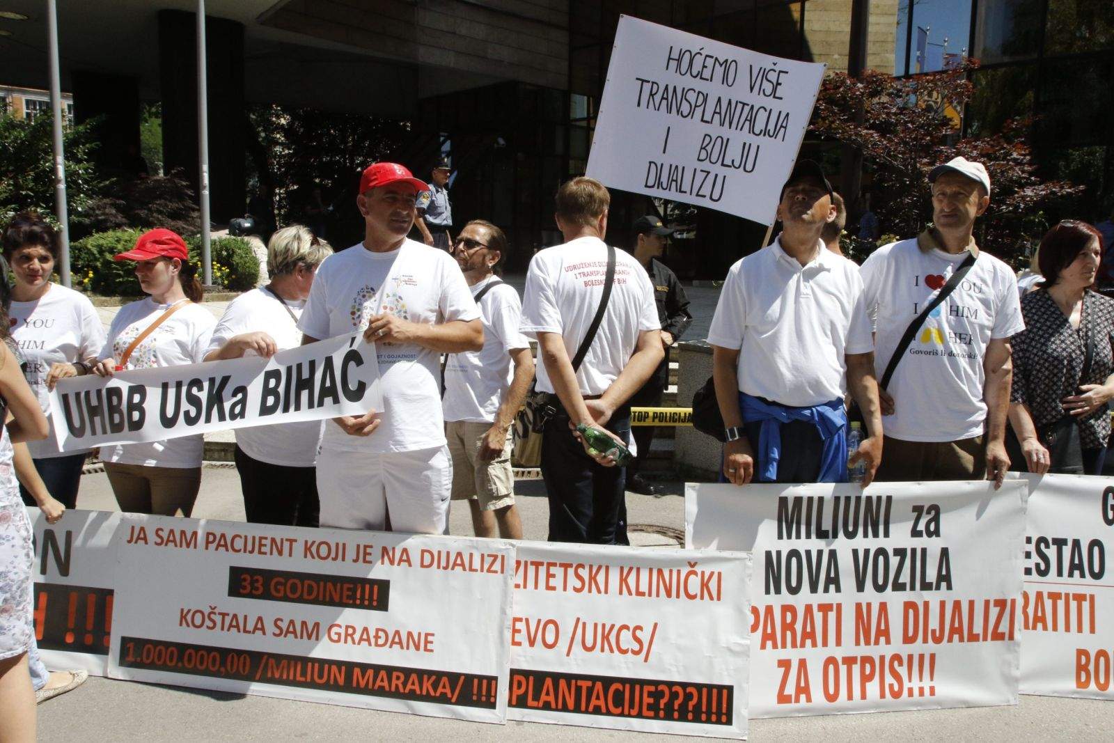 OKUPLJANJE DANAS ISPRED KCUS-a |Bolesnici se isključuju s dijalize u znak protesta!