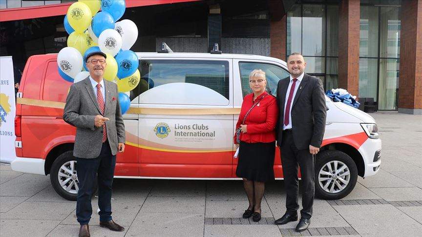 Udruženju "Srce za djecu" doniran kombi sa opremom u vrijednosti 90.000 KM