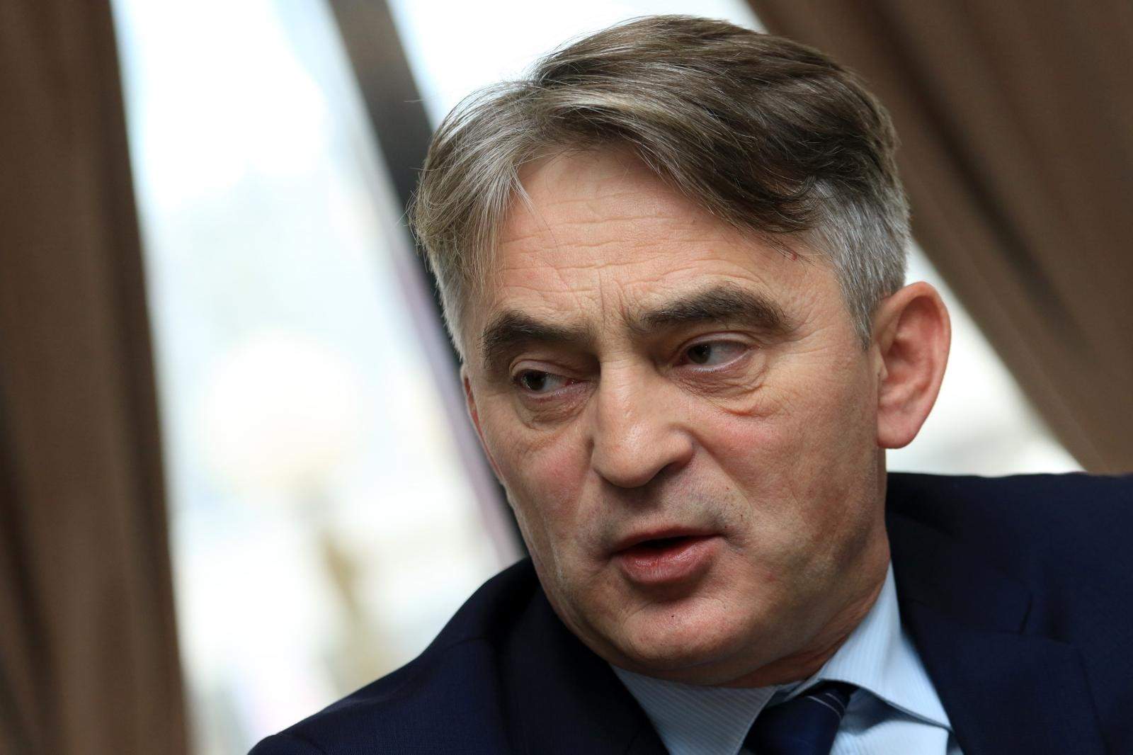 Komšić Macronu na crvenom tepihu: Uznemirili ste građane BiH