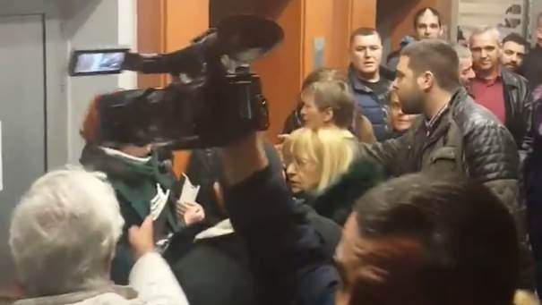 'Šešeljevci' u Beogradu napali Natašu Kandić i aktiviste!