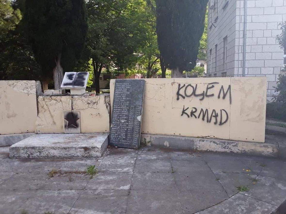 Stolac: Vandali oskrnavili spomenike borcima NOP-a i logorašima tzv. Herceg-Bosne