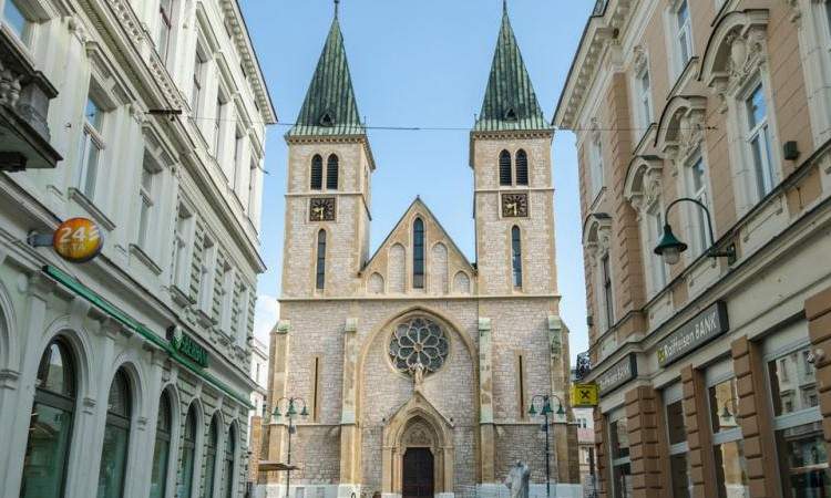 Zabranjen saobraćaj i kretanje pješaka danas u blizini Katedrale zbog mise