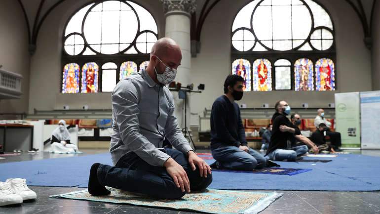 Tolerancija |Crkva u Berlinu otvorila svoja vrata muslimanima za obavljanje dzuma-namaza