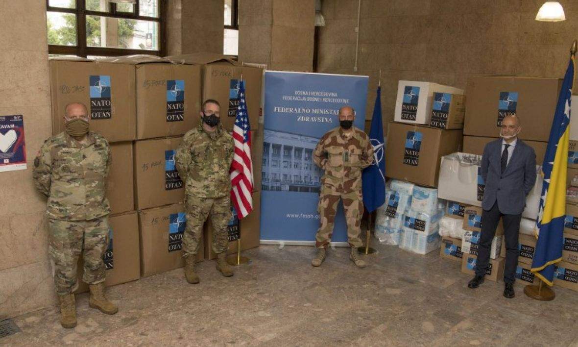 Nova pošiljka pomoći: SAD i NATO dostavili BiH opremu za borbu protiv pandemije