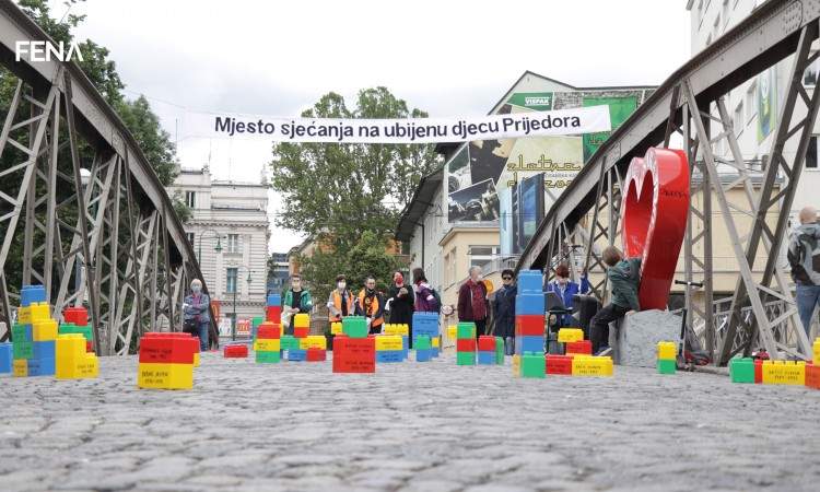 'Dan bijelih traka' |Sarajevo se prisjeća ubijene djece Prijedora