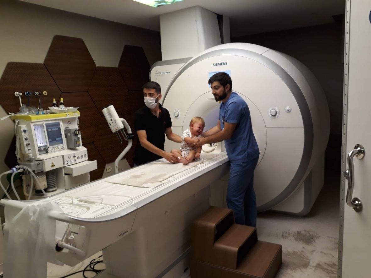 Budimo humani |Pomozimo porodici Alić: Potrebno 28.200 eura za operaciju oca i preglede bebe