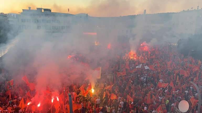"Niti može biti žica, niti crnih ptica, a kamoli Srebrenica"