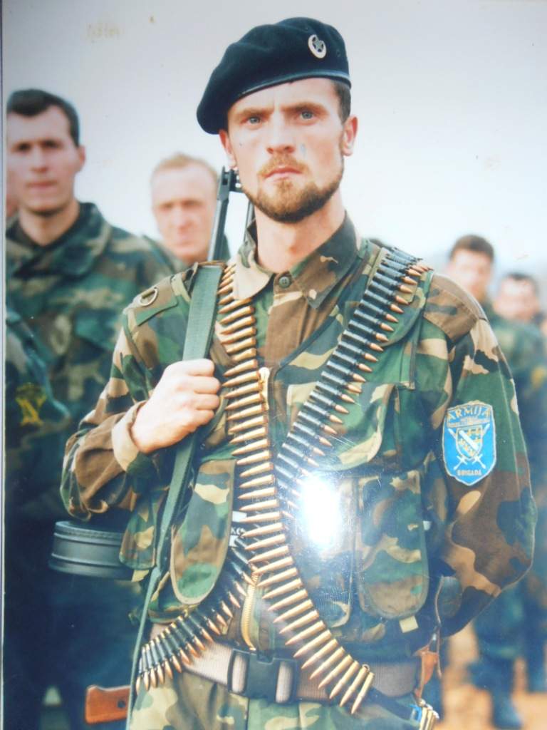 jakubovi2.jpg - Lažno ga optužili za pokušaj atentata na Vučića: Major Mehdin Jakubović dobio presudu i protiv RTRS-a