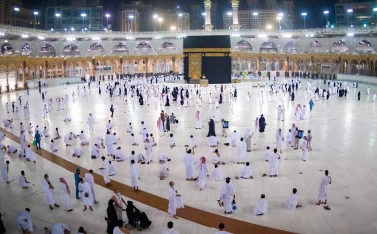 Zajednički namaz klanjan u kompleksu Kabe nakon sedam mjeseci 