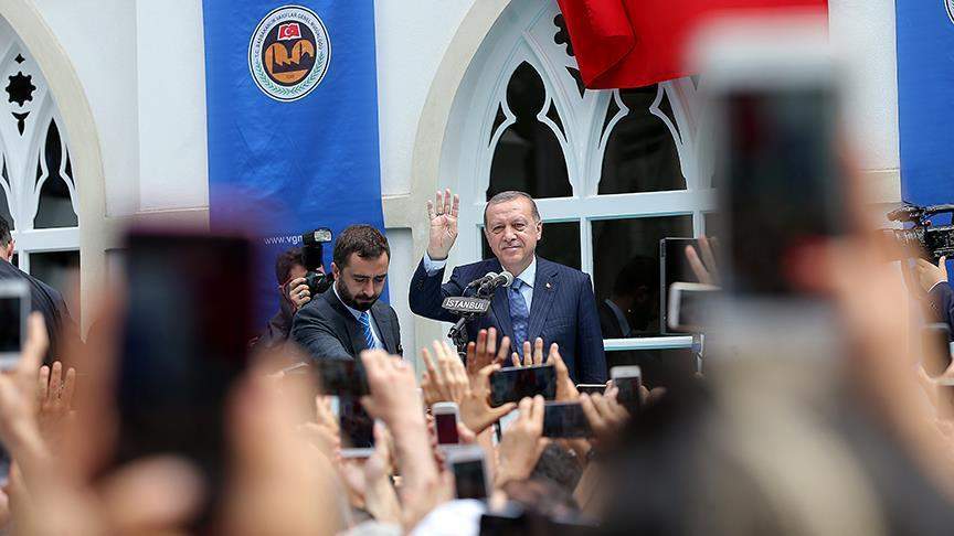 Erdogan: Neprijatelji Turske najprije udaraju na džamije, to nije slučajno